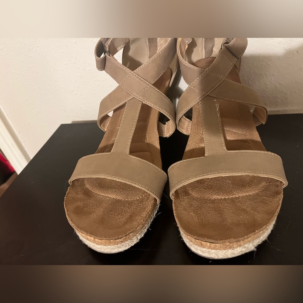 Tan wedge heeled sandals crisscross t-straps